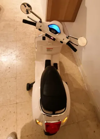 Vespa Eléctrica Infantil 6V