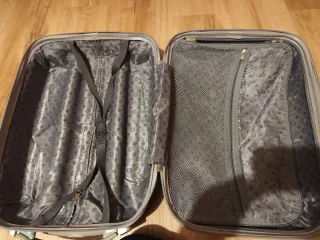 Maleta de cabina con candado y ruedas