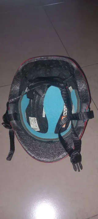 Casco infantil rojo UNSCARjr