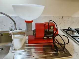 Spremipomodoro Elettrico Rosso