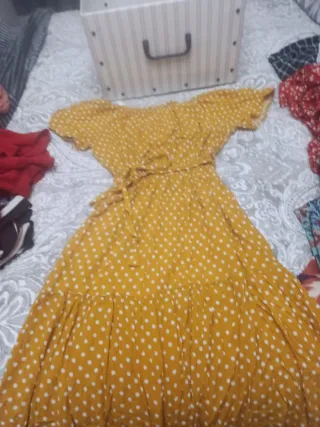 Vestido largo rosa con volantes