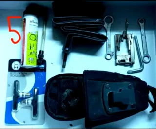 Muchos accesorios para bicicleta. 7€ cada Kit  1-7