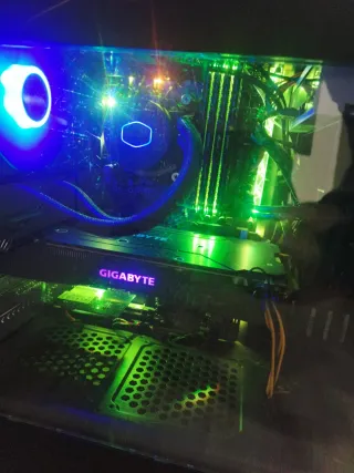 Procesador Intel i7-7700K y Placa Base Gigabyte