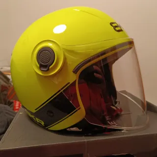 Casco de moto amarillo BKR