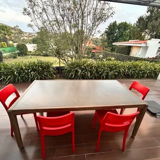 Mesa de terraza para exterior o interior.