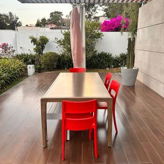 Mesa de terraza para exterior o interior.
