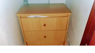 Mesita auxiliar de madera