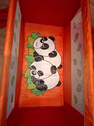 Parque cuna infantil. Impecable