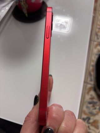 iPhone 12 Rojo Con 1 carcasas y 1 cargador