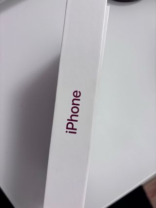 iPhone 12 Rojo Con 1 carcasas y 1 cargador