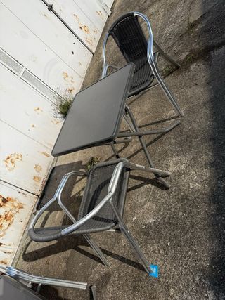 Conjunto mesas y sillas exterior gris