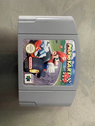 Nintendo 64 con 4 controller e 2 giochi