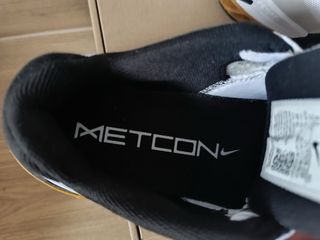Nike Metcon 8 Dorado Blanco