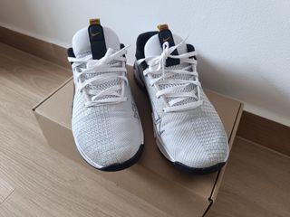 Nike Metcon 8 Dorado Blanco