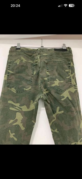 Pantalones vaqueros camuflaje rotos