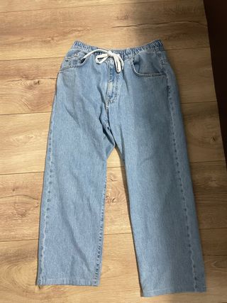 Pantalón vaquero ancho con cordón