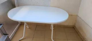 Mesa ovalada blanca para jardín o terraza