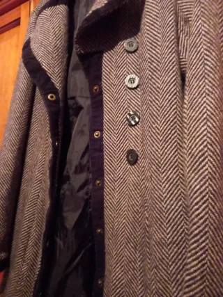 Abrigo de lana con doble botonadura