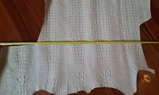 Retal piel grabado cocodrilo beige