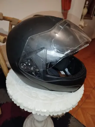 Casco de moto negro