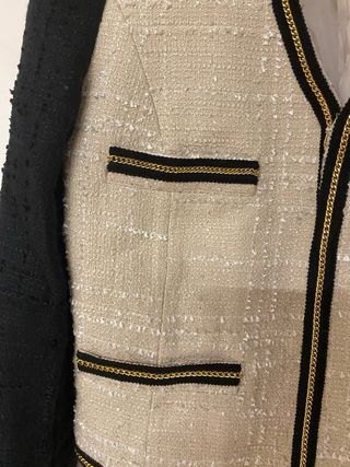 Chaqueta corta tipo tweed de Mango talla M