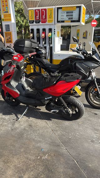 Yamaha Aerox Roja