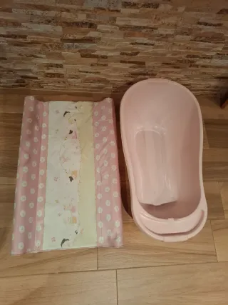 Bañera y cambiador bebé rosa.