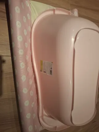 Bañera y cambiador bebé rosa.