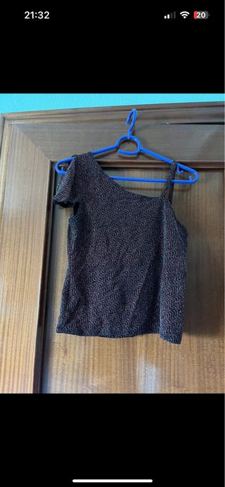 Top brillante rojo y negro