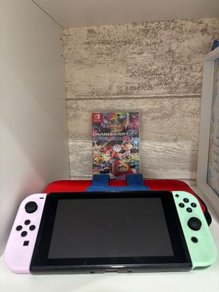 Nintendo Switch + Mario Kart 8 Deluxe