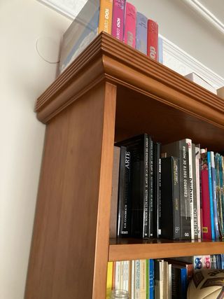 Estantería de madera maciza