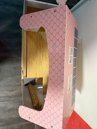 Casa de muñecas de madera