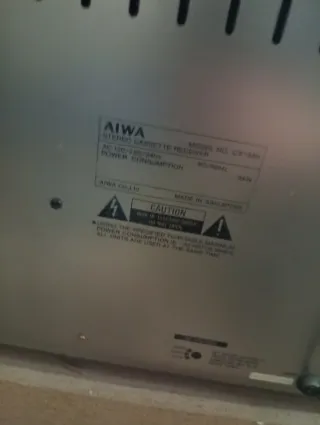 Equipo de música Aiwa con mueble