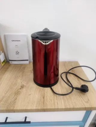 Tetera eléctrica Grundig WK8340 roja 1,5L