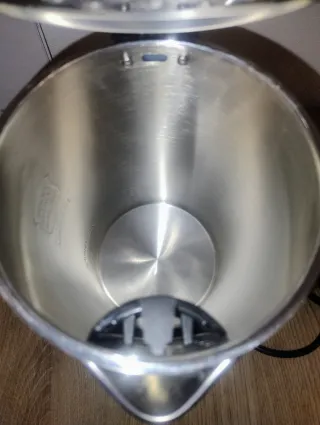 Tetera eléctrica Grundig WK8340 roja 1,5L