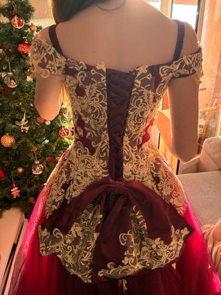 Vestido XV Burdeos/Uva con Pedrería Marca local