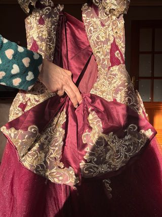 Vestido XV Burdeos/Uva con Pedrería Marca local