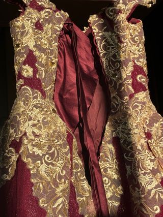 Vestido XV Burdeos/Uva con Pedrería Marca local