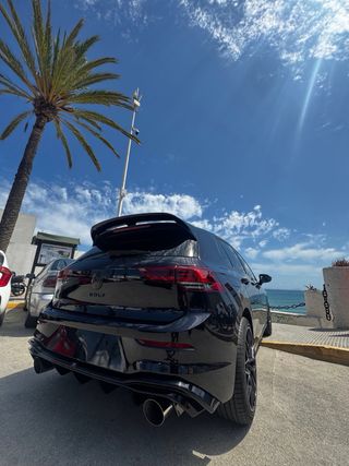 Escape deportivo con válvulas