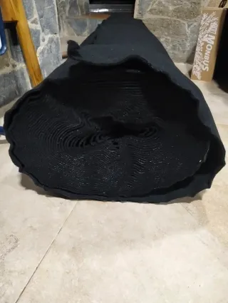 Tela geotextil negra