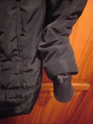 Chaquetón chubasquero negro