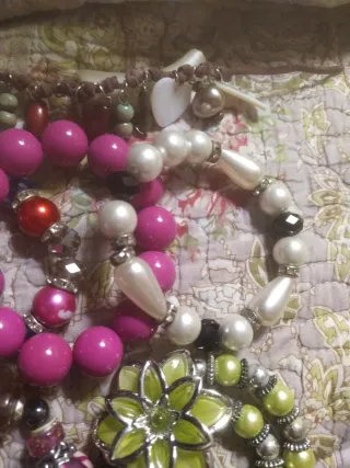 Lote de pulseras multicolor y regalo tobillera