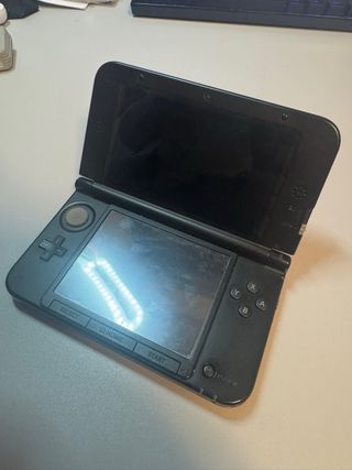 Nintendo 3DS XL Roja precio negociable