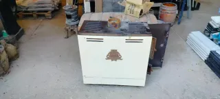 Estufa de fundición para leña o carbón usada está