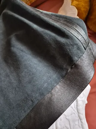 Falda de cuero negra