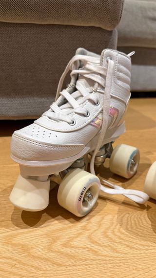 Patines de ruedas blancos