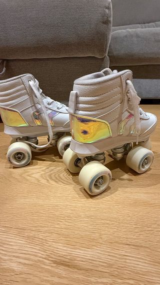 Patines de ruedas blancos