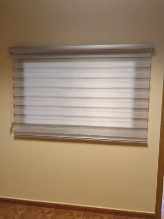 Store Noche y Día Gris y Blanco.