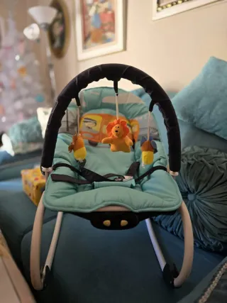 Mecedora para bebé con vibración y música