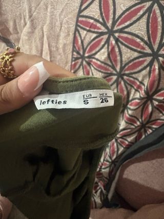 Top negro Lefties con volantes